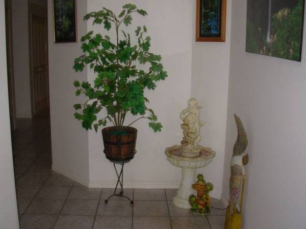 BEAUTIFUL HOME - FULLY FURNISHED Picture 3