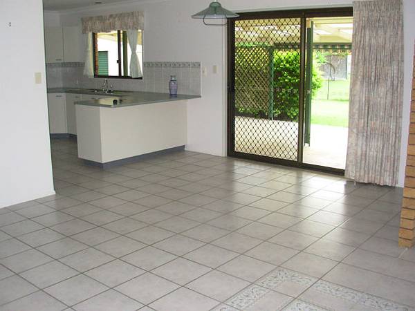 $280 PER WEEK Picture 3