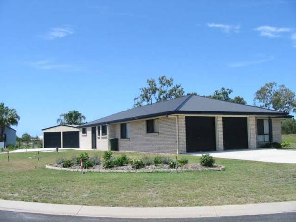 Newly Constructed Quality Modern Home Picture 1