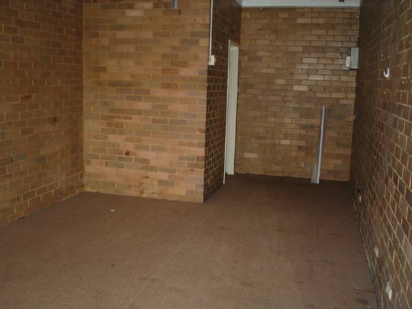 RETAIL LOCK-UP SHOP Picture 3