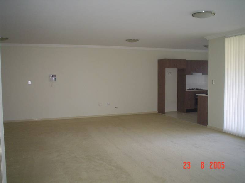 Situated in quiet cul-de-sac yet only minutes walk to "Castle Towers", transport & schools. Picture 3