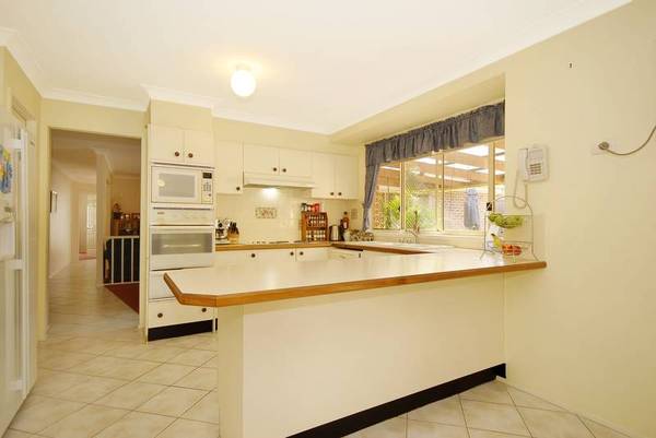 Large quality 5 bedroom home with study in quiet location. Picture 2