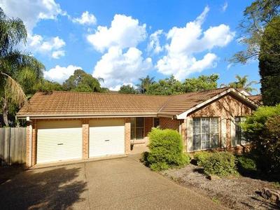 Large quality 5 bedroom home with study in quiet location. Picture