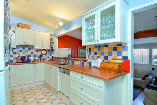 DON'T MAINTAIN - ENTERTAIN! Picture 2