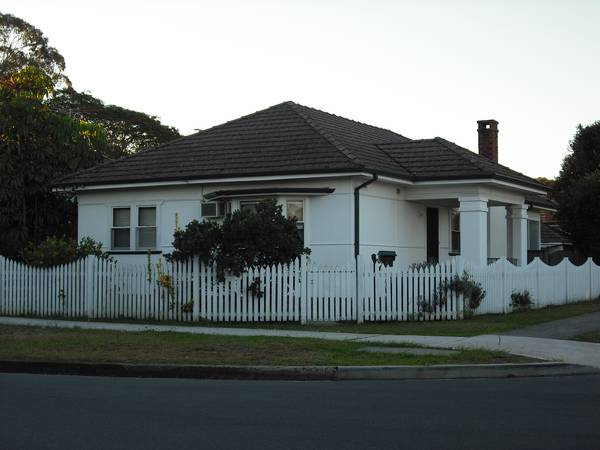 Well located single level 3 bedroom home Picture 1