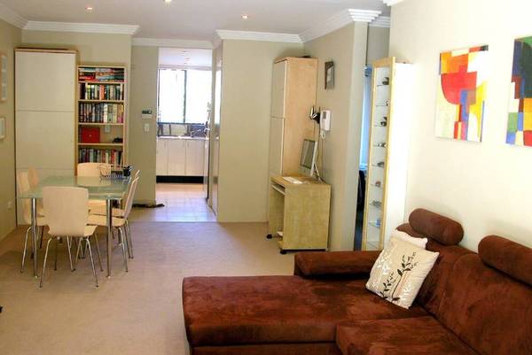 EASY LIVING .
. . Picture 3