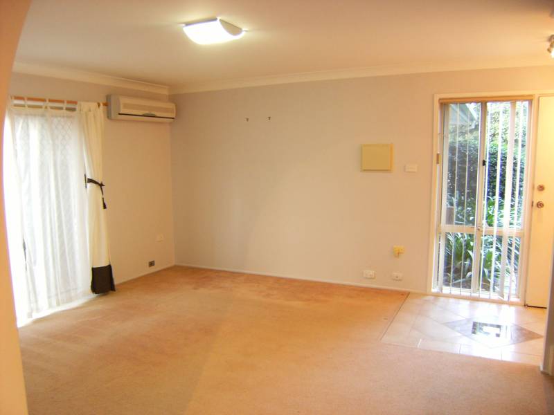 Very neat and tidy 3 bedroom town house in quiet complex Picture