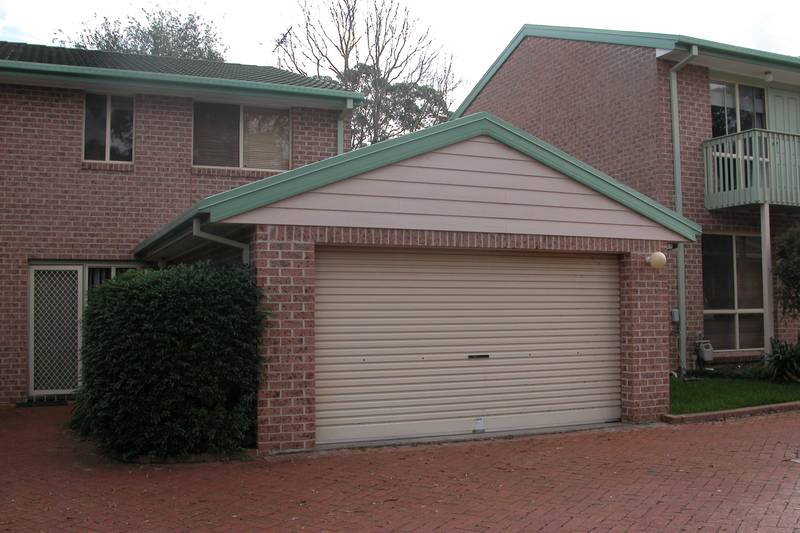 Very neat and tidy 3 bedroom town house in quiet complex Picture