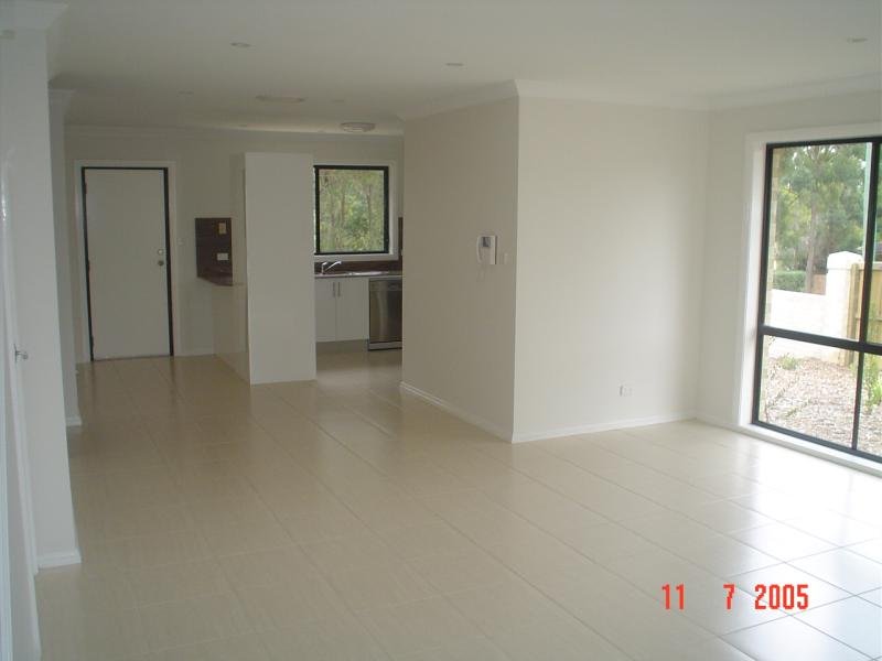 Neat 3 bedroom villa positioned in quiet leafy location. Picture 2