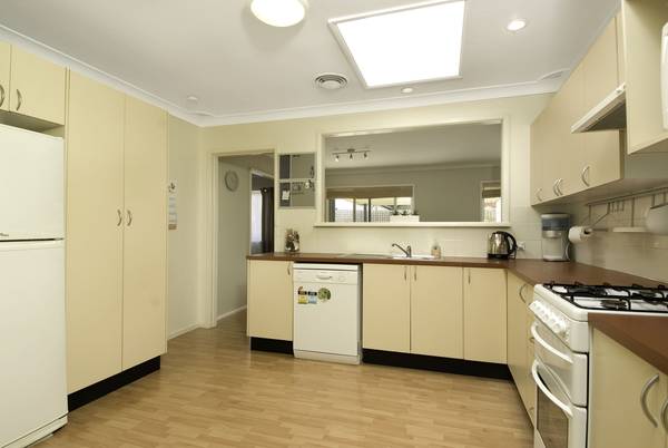 LIGHT, AIRY & PERFECTLY POSITIONED! Picture LIGHT, AIRY & PERFECTLY POSITIONED! Picture