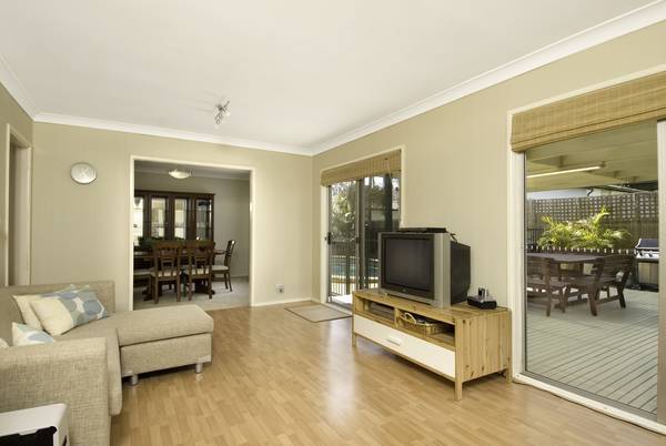 LIGHT, AIRY & PERFECTLY POSITIONED! Picture LIGHT, AIRY & PERFECTLY POSITIONED! Picture