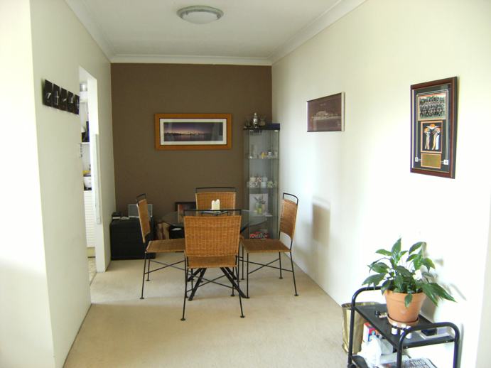 Neat & Tidy 1st floor 2 bedroom unit in complex with pool Picture