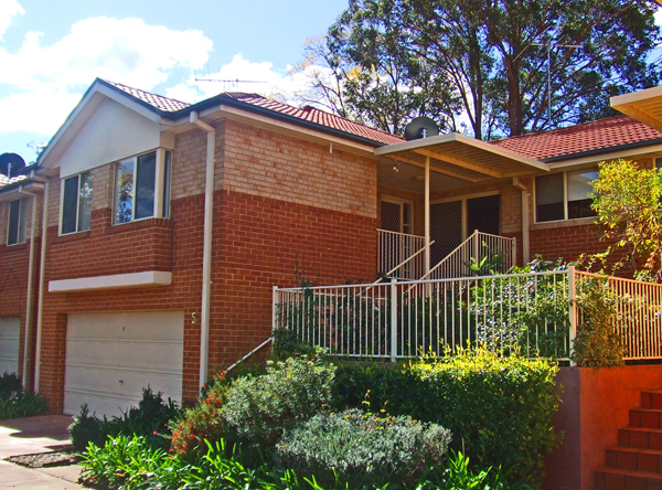 Oversized Double Garage Picture 1