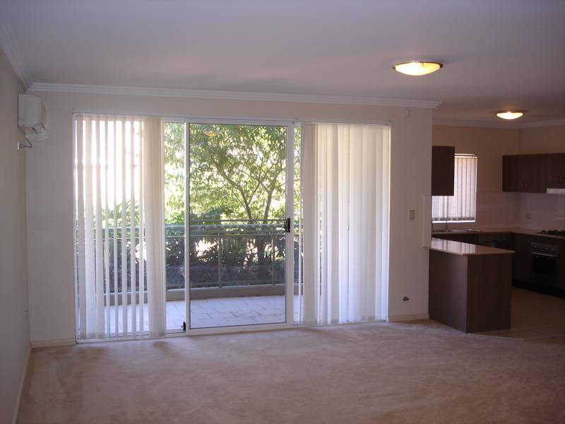 Situated within walking distance to Castle Towers and major transport. Picture 3