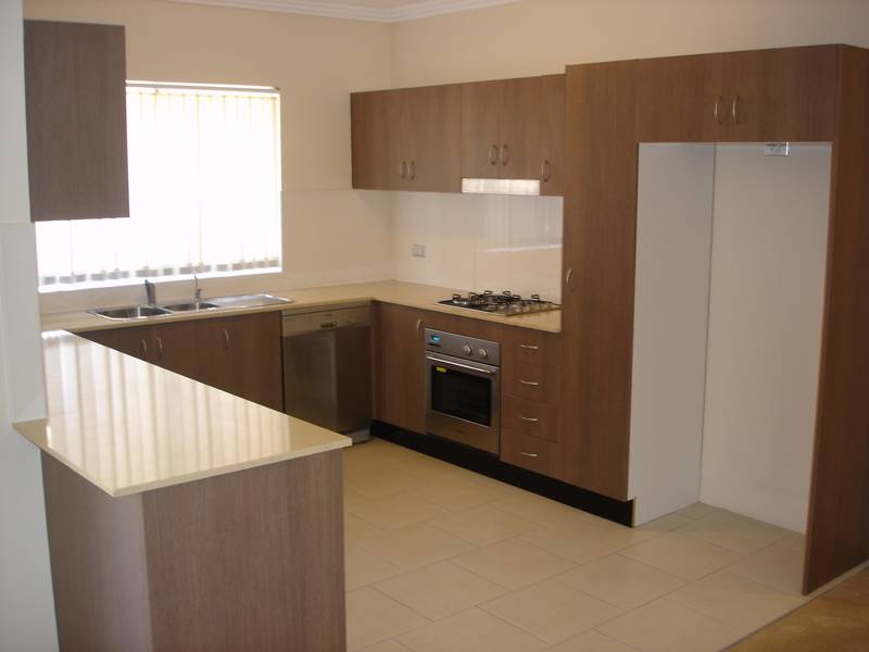 Situated within walking distance to Castle Towers and major transport. Picture 2