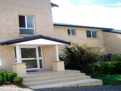 Immaculately presented 2 bedroom top floor unit Picture Immaculately presented 2 bedroom top floor unit Picture