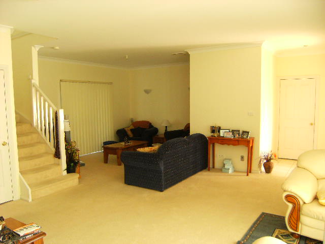 Immaculately presented 3 bedroom townhouse Picture Immaculately presented 3 bedroom townhouse Picture