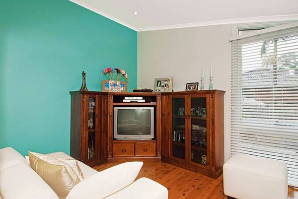 DELIGHTFULLY PRESENTED - POSITION PERFECT Picture