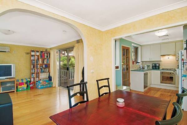 BIG BRIGHT LIVING AREA Picture