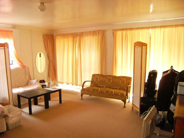 Very clean and tidy 1 bedroom partly furnished and self contained granny flat. Picture Very clean and tidy 1 bedroom partly furnished and self contained granny flat. Picture