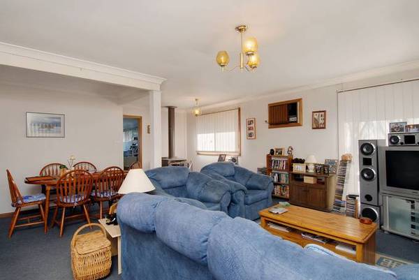 Neat & tidy 3 bedroom home + study. Picture Neat & tidy 3 bedroom home + study. Picture