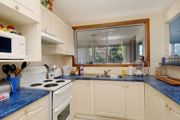 Neat & tidy 3 bedroom home + study. Picture Neat & tidy 3 bedroom home + study. Picture