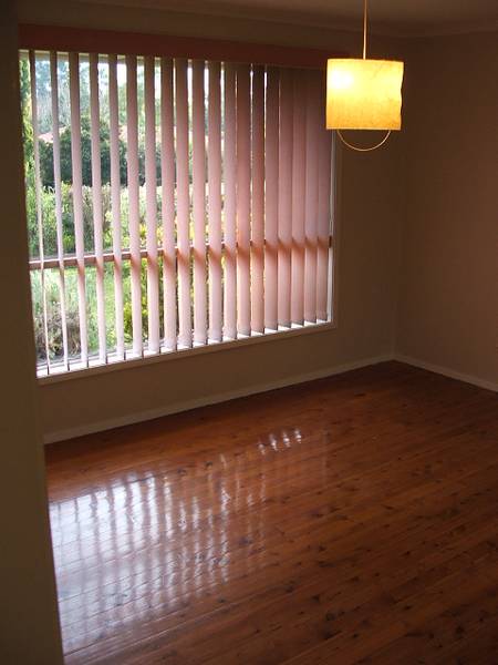 Well maintained freshly painted 3 bedroom home. Picture 2