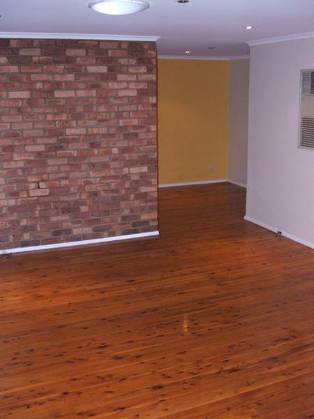 Well maintained freshly painted 3 bedroom home. Picture 3