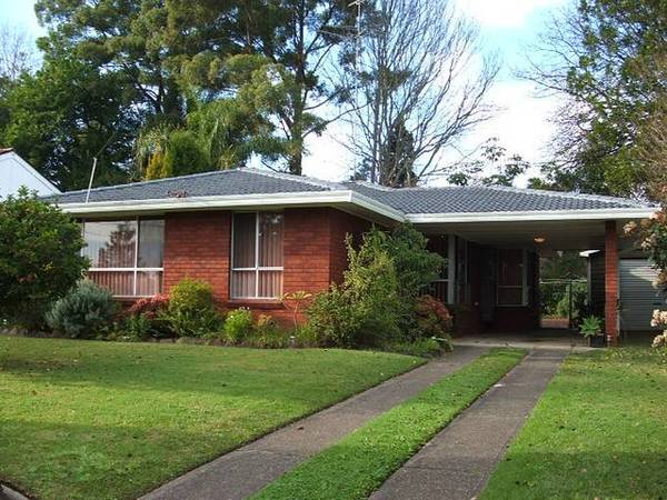 Well maintained freshly painted 3 bedroom home. Picture 1