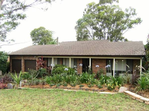 Well presented 4 bedroom family home in Crestwood Picture 1