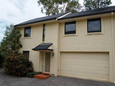 Well presented modern 3 bedroom townhouse. Picture Well presented modern 3 bedroom townhouse. Picture