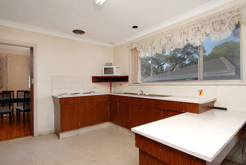 Located within an easy stroll of shops and transport Picture 2