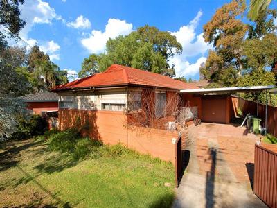 Located within an easy stroll of shops and transport Picture