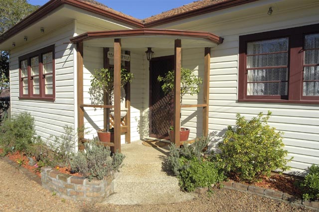 AUTHENTIC CHARM Picture