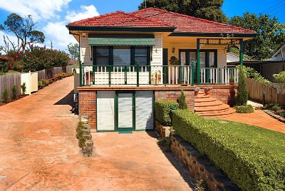 Instantly Appealing Home On Huge Block! Picture