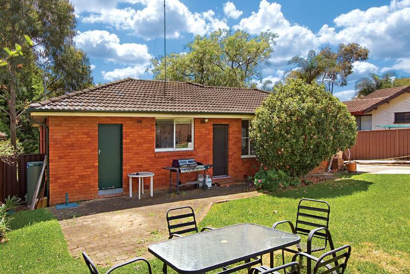 GREAT YARD & EXTRA LIVING Picture 3