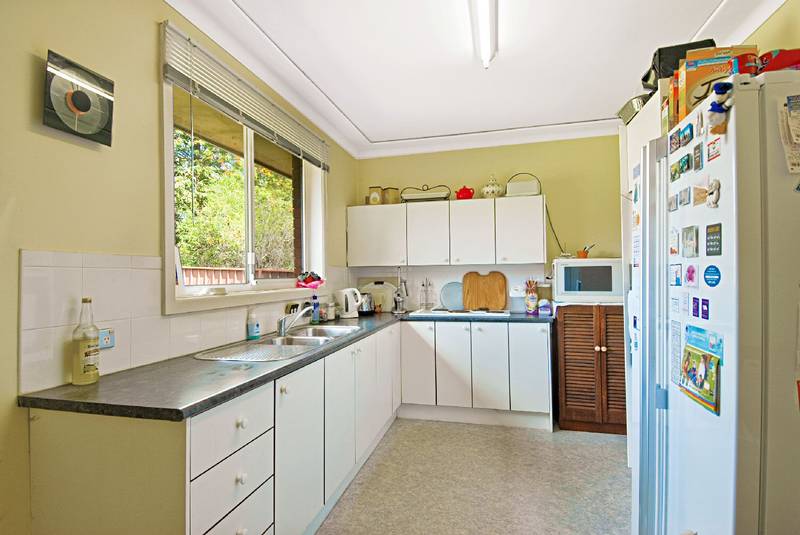 GREAT YARD & EXTRA LIVING Picture 2