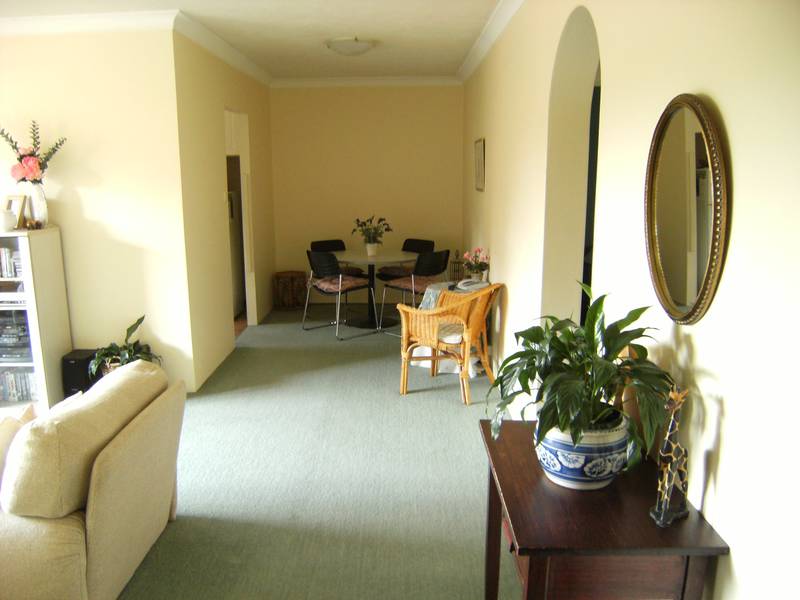 Neat & Tidy 2 bedroom unit Picture 2