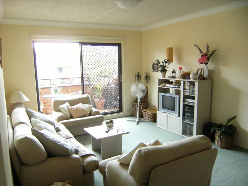 Neat & Tidy 2 bedroom unit Picture 3