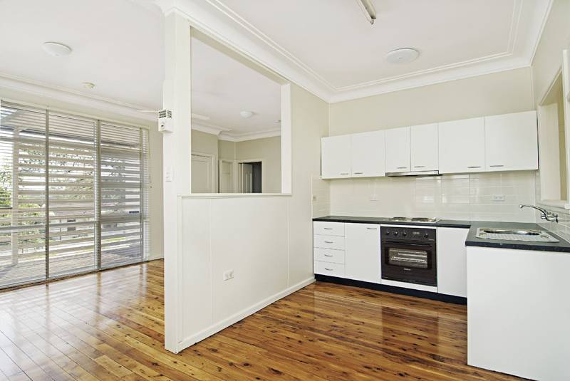 Fully renovated 3 bedroom home Picture 2