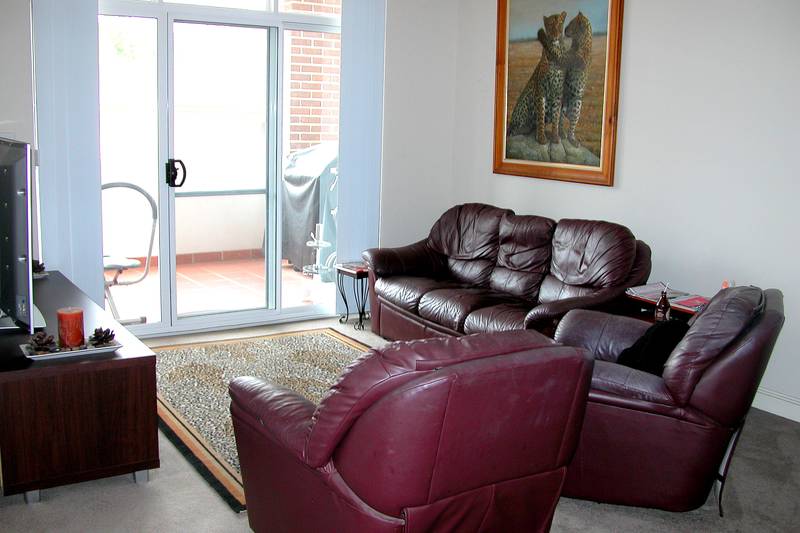 Positioned just a few minutes walk form the cosmopolitan hub of Castle Hill Picture 3