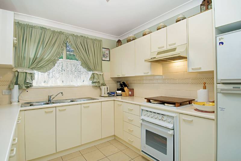 The Best and Less! Picture 2