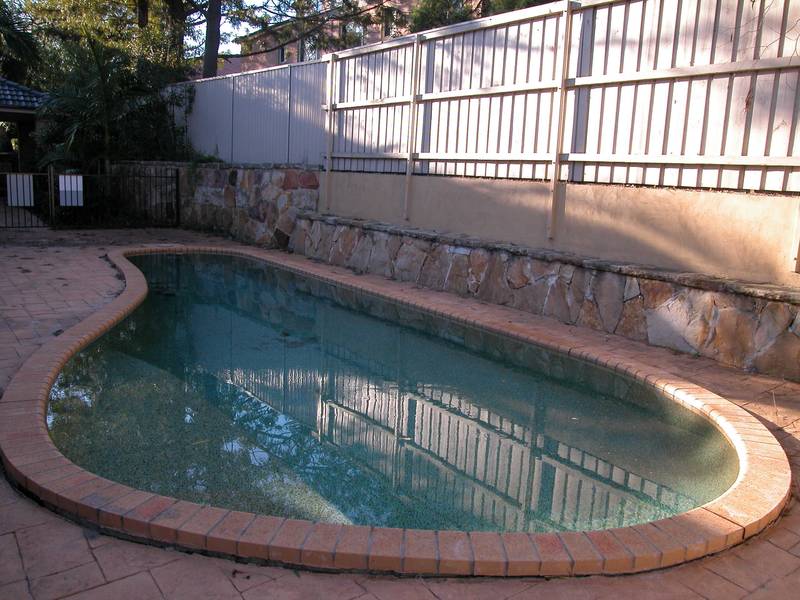Overlooking pool, great 3 bedroom first floor unit Picture 3
