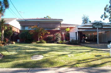 Well maintained 3 bedroom brick home Picture 1