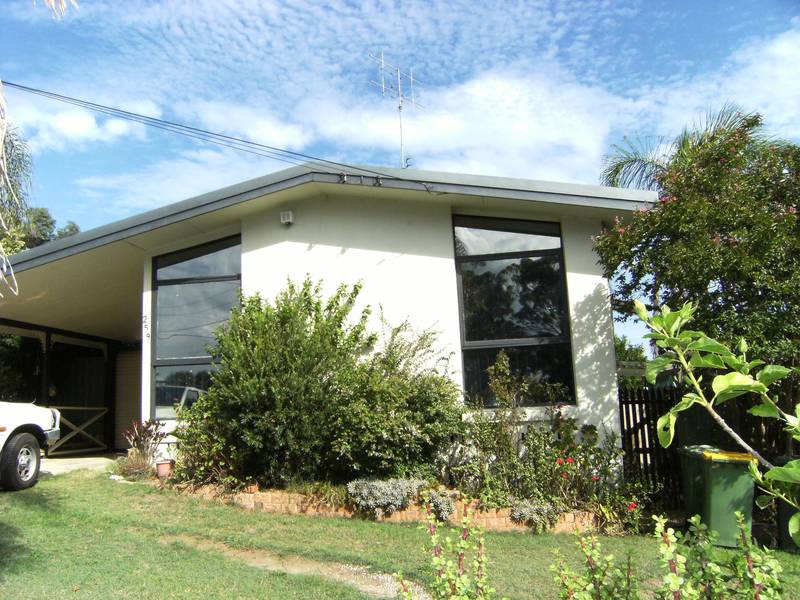 Freshly painted 3 bedroom home located within short distance to Winston Hills Shopping Centre. Picture