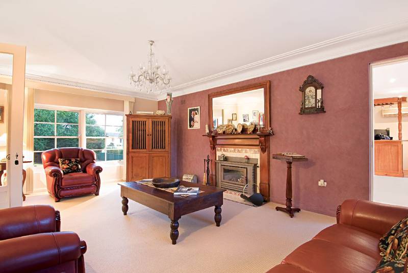 Grand Proportions on Massive 1739sqm Estate Picture 2