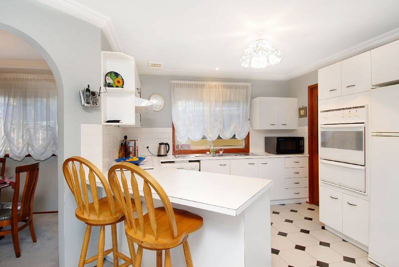 CRESTWOOD CUL-DE-SAC (Open Home Cancelled) Picture 3