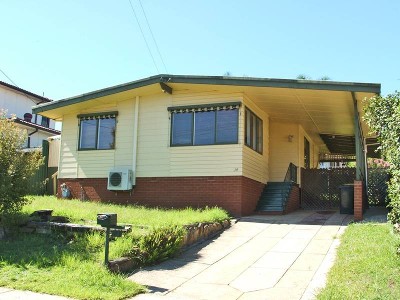 Freshly painted 3 bedroom home Picture