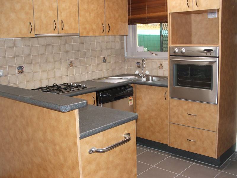 Freshly painted 3 bedroom home Picture 2