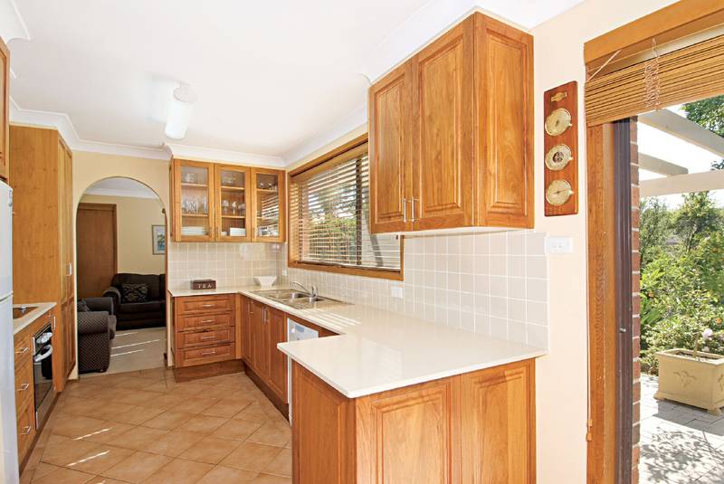 SOUGHT AFTER BALCOMBE HEIGHTS ESTATE Picture 2